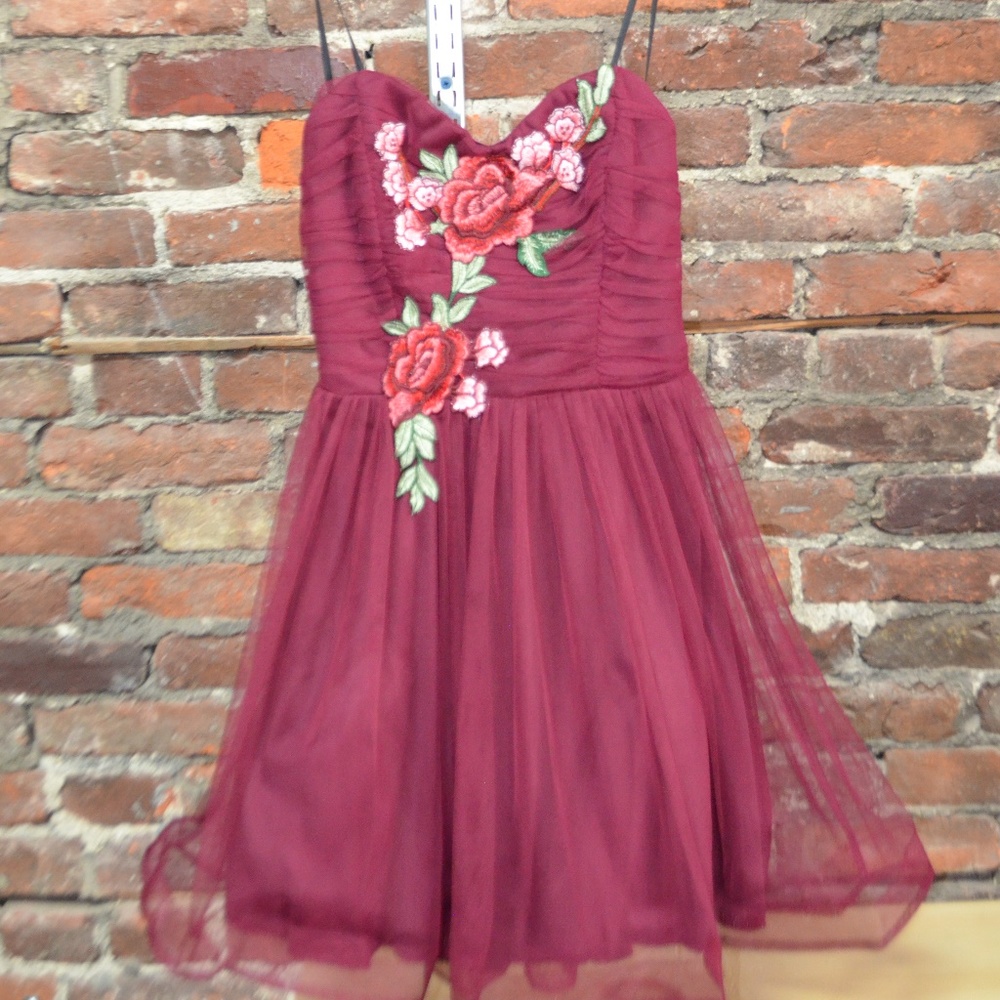 B DARLIN SLEEVELESS PARTY DRESS
